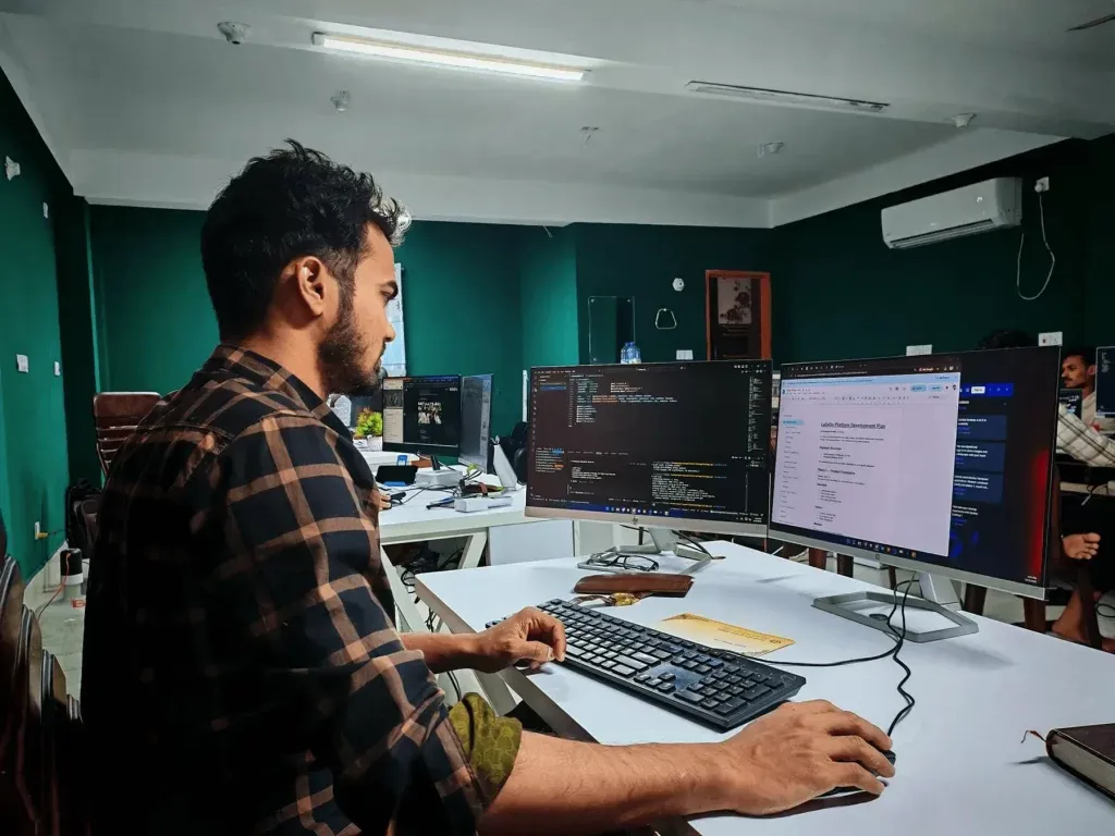 Desarrollo de software a medida | SQDM